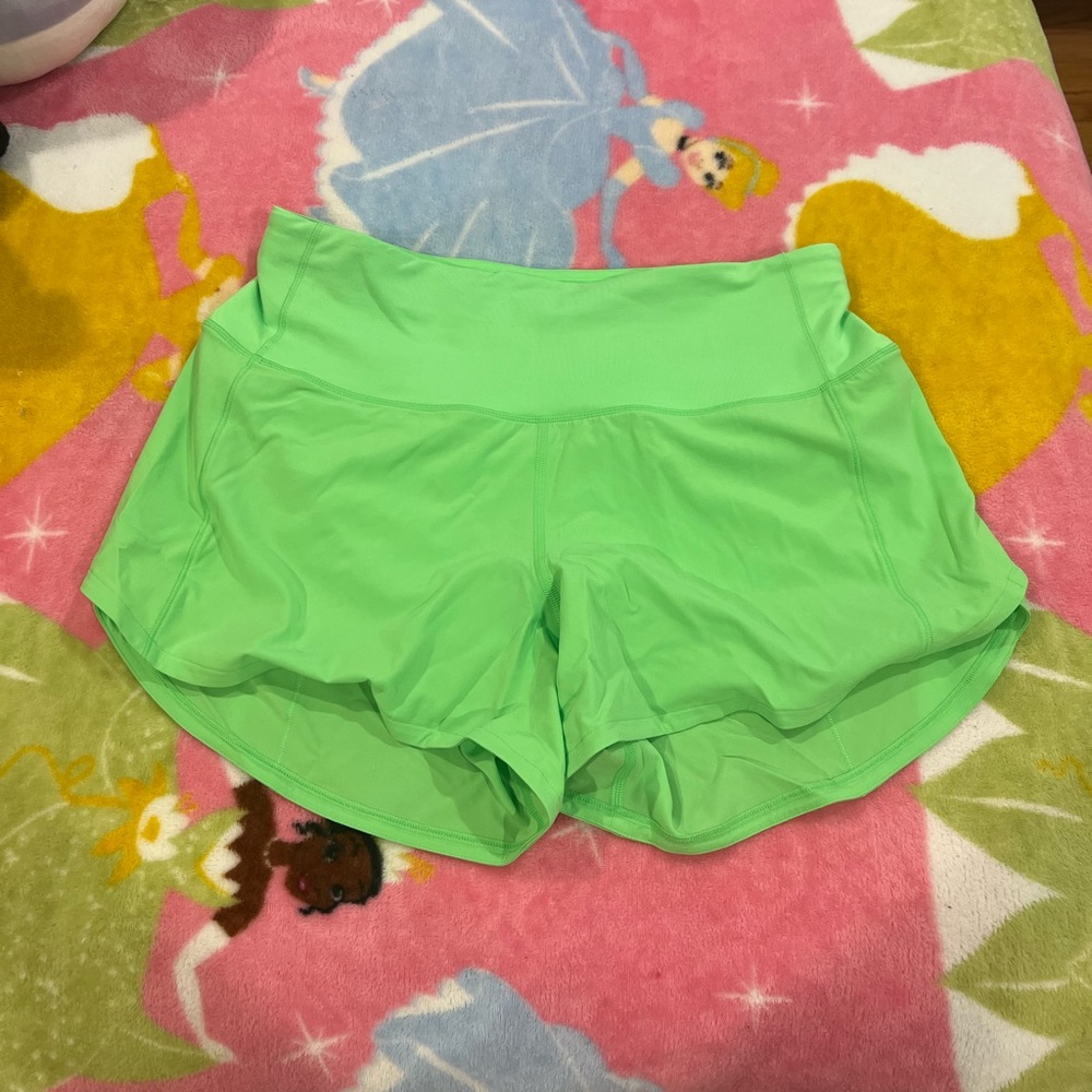 NWOT Size 6 Lululemon Speed Up HR Short 4” Pistachio Green